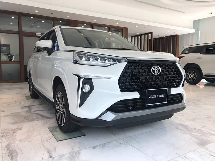 Thiết kế đầu xe với lưới tản nhiệt sang trọng