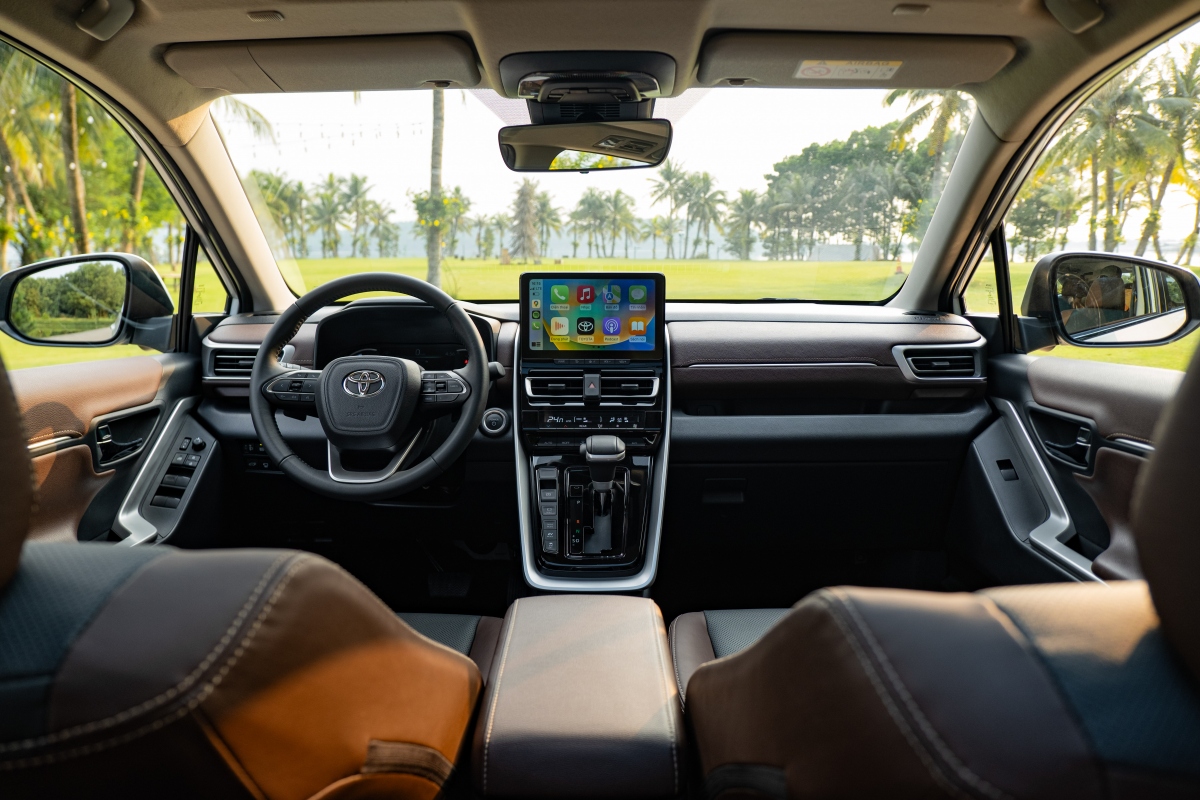 Toyota Innova Cross chính thức ra mắt với giá từ 810 triệu đồng