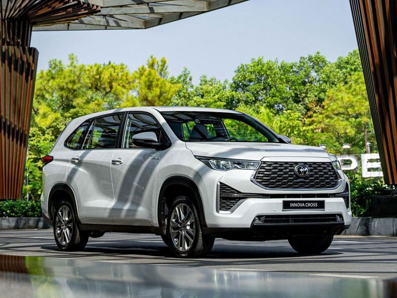 Giá lăn bánh Toyota Innova Cross 2026 & Ưu đãi mới nhất